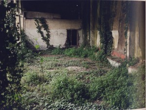 (OP "Leonardo Bianchi", Napoli Capodichino. Sezione uomini, cortile del piantone)